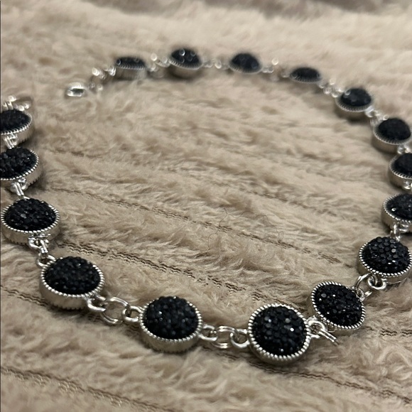 Elegant Black and Silver Choker - Picture 4 of 10